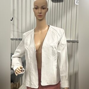 Chic Women's cream- off white Leather Jacket